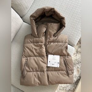 ALO Yoga Woman’s Gold Rush Puffer Vest NWT. XS